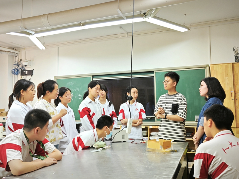 “探索飛行奧秘”系列科技實踐課堂。北京航空航天大學供圖